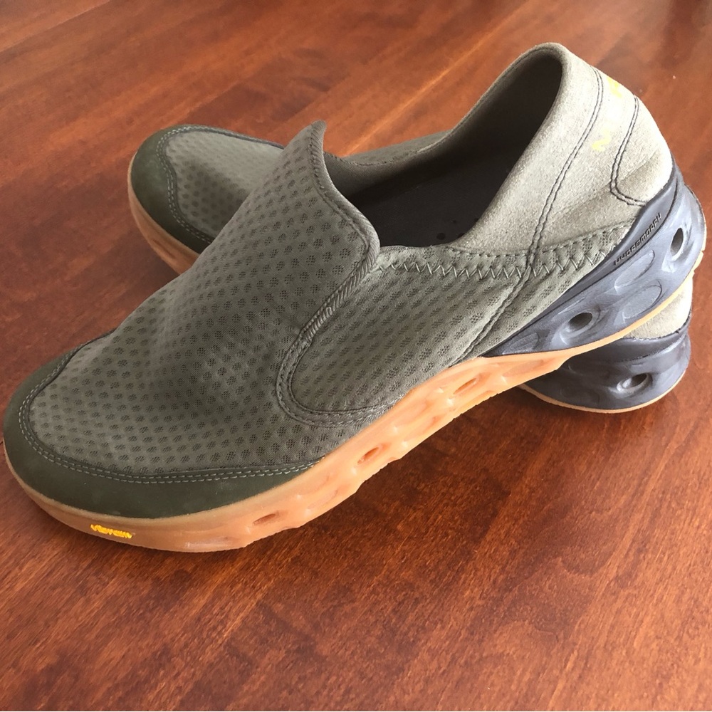 9.5 Merrell Men's Green Slip-On Shoes